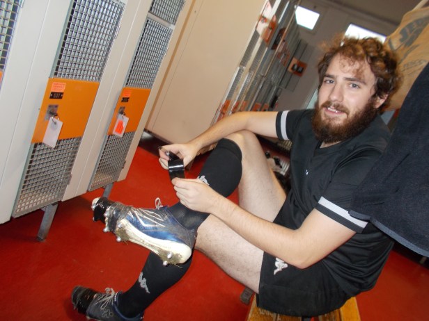 Oriol Camacho repairing his shoes