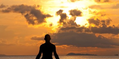 Looking to the sunset, facing the seaside, Richy thinking about how the planet earth turn around. Souvernir from Australia