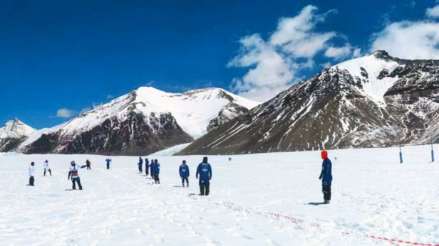 Ragbisti sa zapísali do knihy rekordov: Neuveríte, kde a v akých podmienkach odohrali zápas