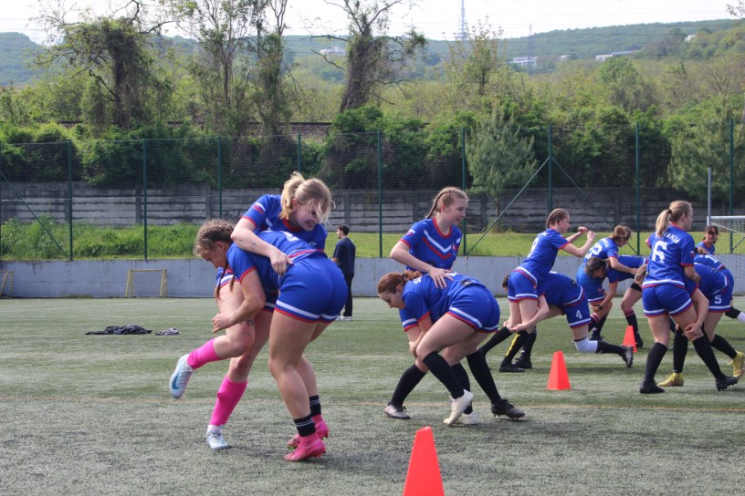 Ženy rugby rozcvičia Bratislavu